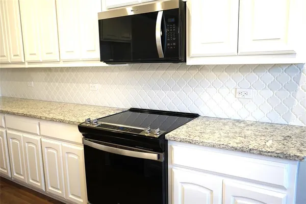 $2,300 | 707 Broken Bow Lane, Cleburne, TX 76033