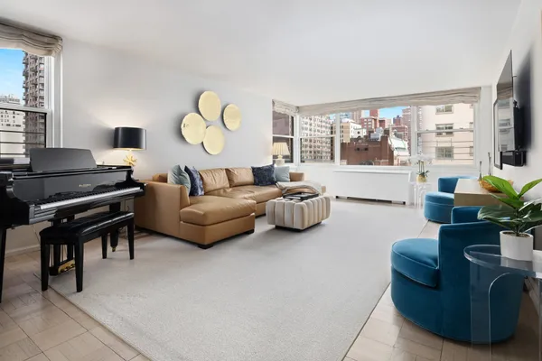 $3,395,000 | 176 East 71st Street, Unit 8D | Lenox Hill