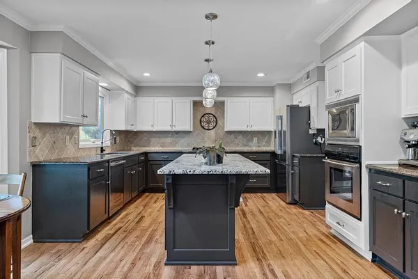 $885,000 | 4024 West 124th Street, Leawood, KS 66209