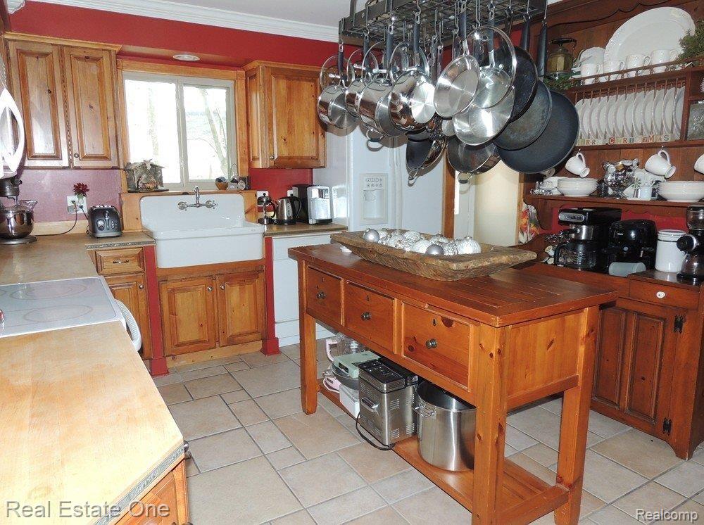 210 North Alice Avenue Rochester, MI 48307 - Photo 5 of 21 KITCHEN VIEW