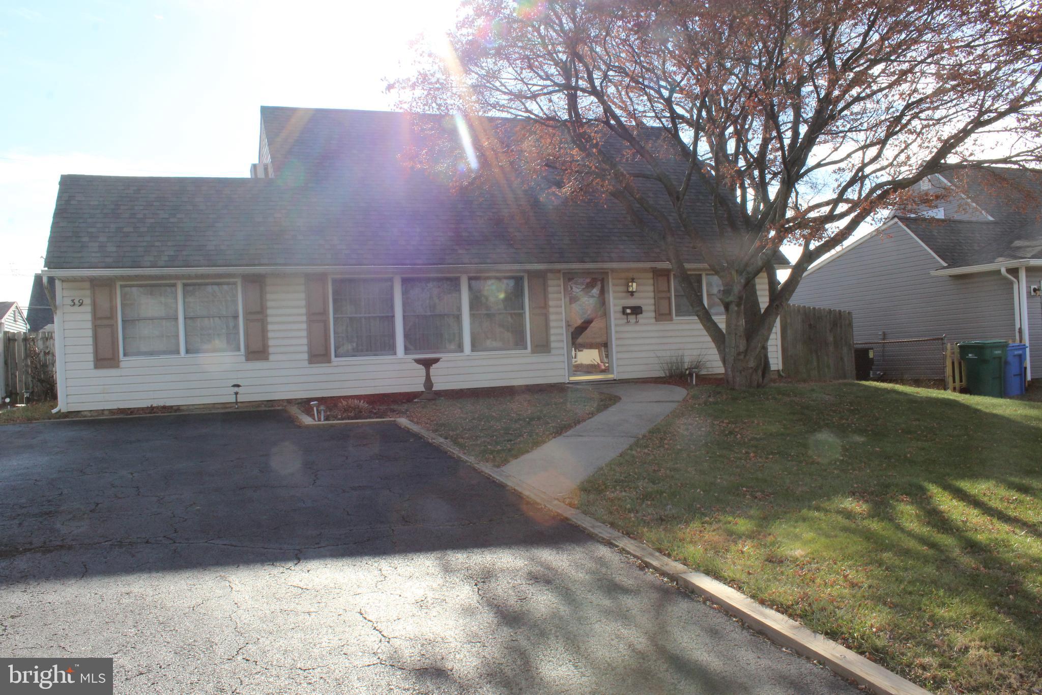 39 Misty Pine Road Levittown, PA 19056 - Photo 2 of 34 Gallery Image 2