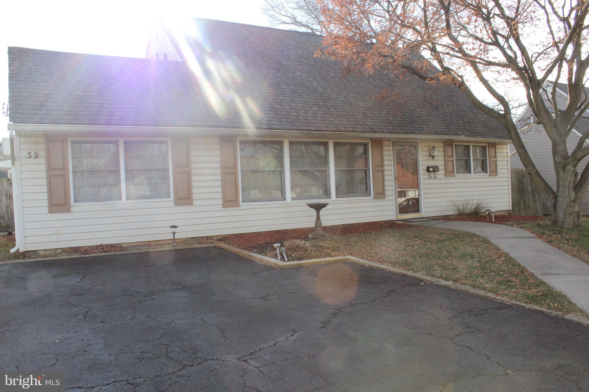 39 Misty Pine Road Levittown, PA 19056 - Photo 3 of 34 Gallery Image 3