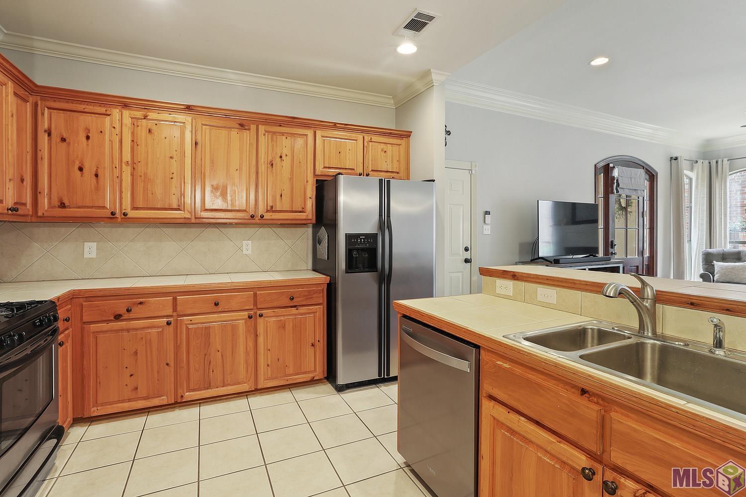 10218 Springtree Avenue Baton Rouge, LA 70810 - Photo 4 of 11 Gallery Image 4