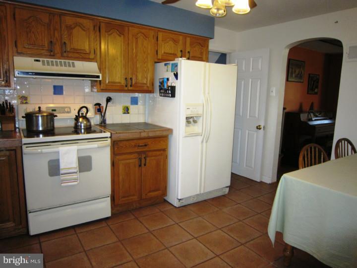 404 Burning Tree Road Wallingford, PA 19086 - Photo 6 of 23 Kitchen