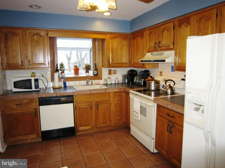404 Burning Tree Road Wallingford, PA 19086 - Photo 7 of 23 Kitchen