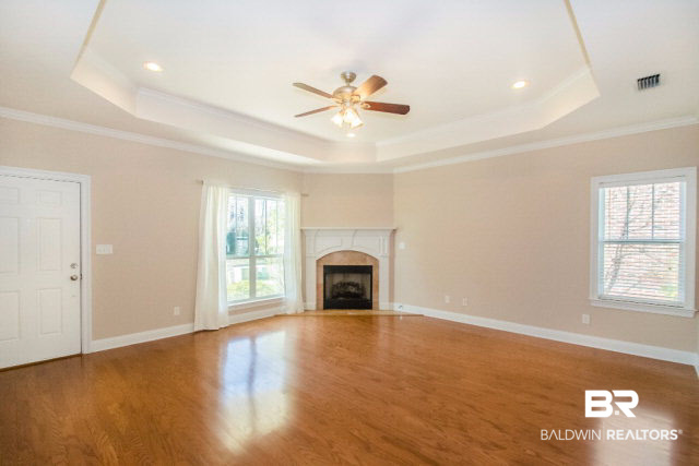 10335 Emmanuel Street Daphne, AL 36526 - Photo 3 of 29 Living Room
