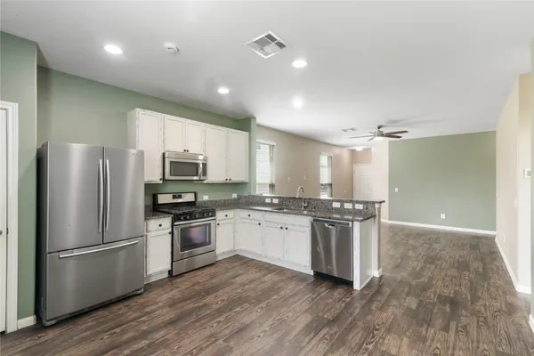 $1,800 | 835 Coffee Mill Creek Lane, Rosenberg, TX 77471