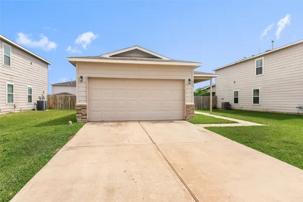 $1,800 | 835 Coffee Mill Creek Lane, Rosenberg, TX 77471