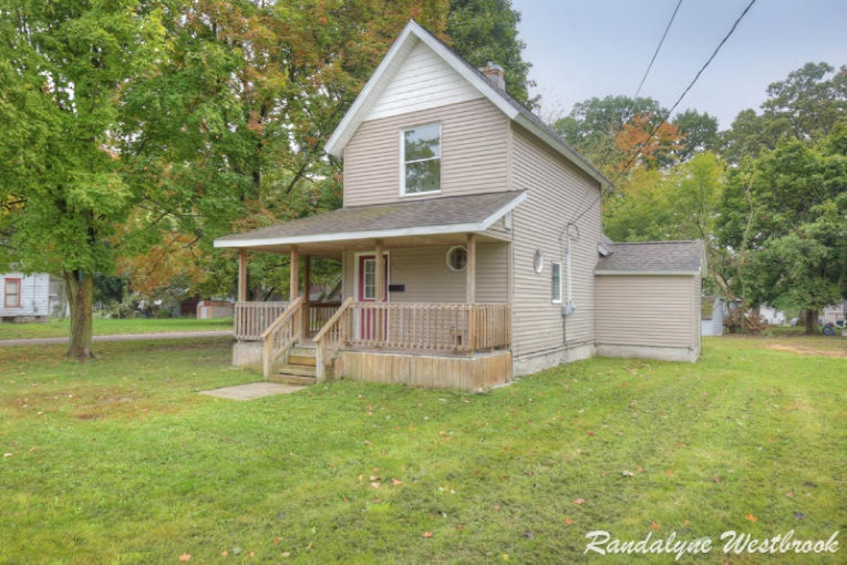 1003 Masonic Belding, MI 48809 - Photo 2 of 27 IMG_8253