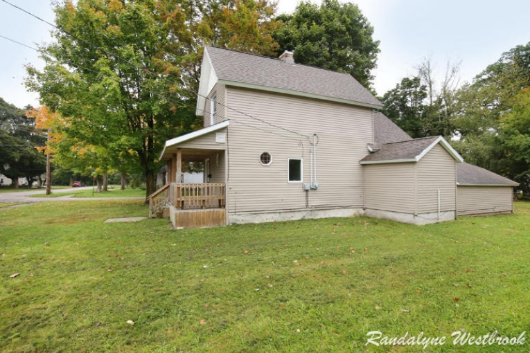 1003 Masonic Belding, MI 48809 - Photo 7 of 27 IMG_8319