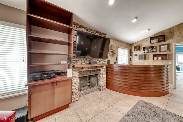 $2,500 | 9832 Cactus View Avenue, Las Vegas, NV 89117