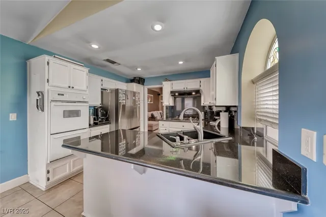 $2,500 | 9832 Cactus View Avenue, Las Vegas, NV 89117