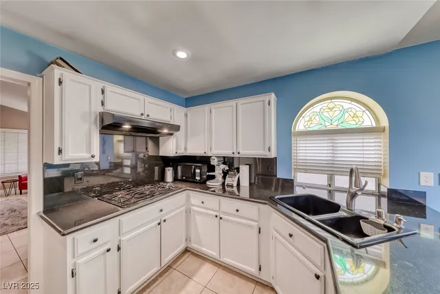 $2,500 | 9832 Cactus View Avenue, Las Vegas, NV 89117