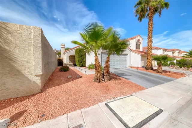 $2,500 | 9832 Cactus View Avenue, Las Vegas, NV 89117
