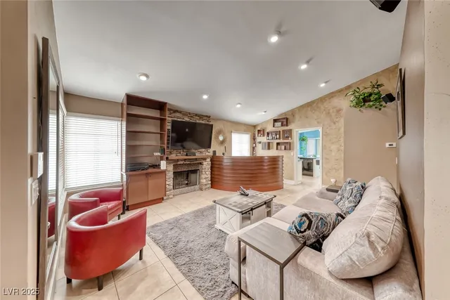 $2,500 | 9832 Cactus View Avenue, Las Vegas, NV 89117