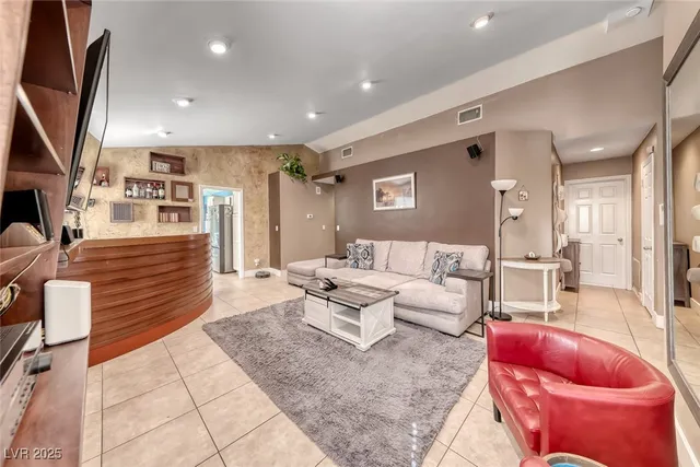 $2,500 | 9832 Cactus View Avenue, Las Vegas, NV 89117