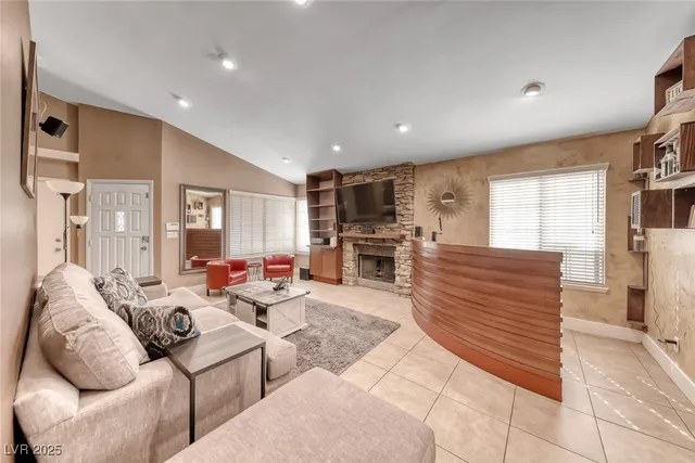 $2,500 | 9832 Cactus View Avenue, Las Vegas, NV 89117