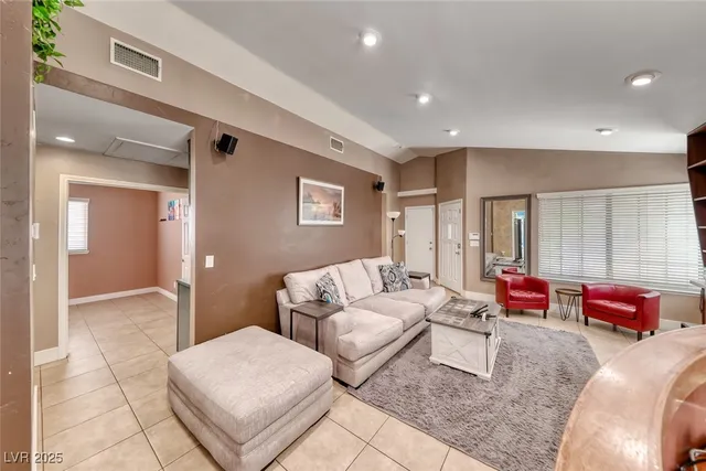 $2,500 | 9832 Cactus View Avenue, Las Vegas, NV 89117