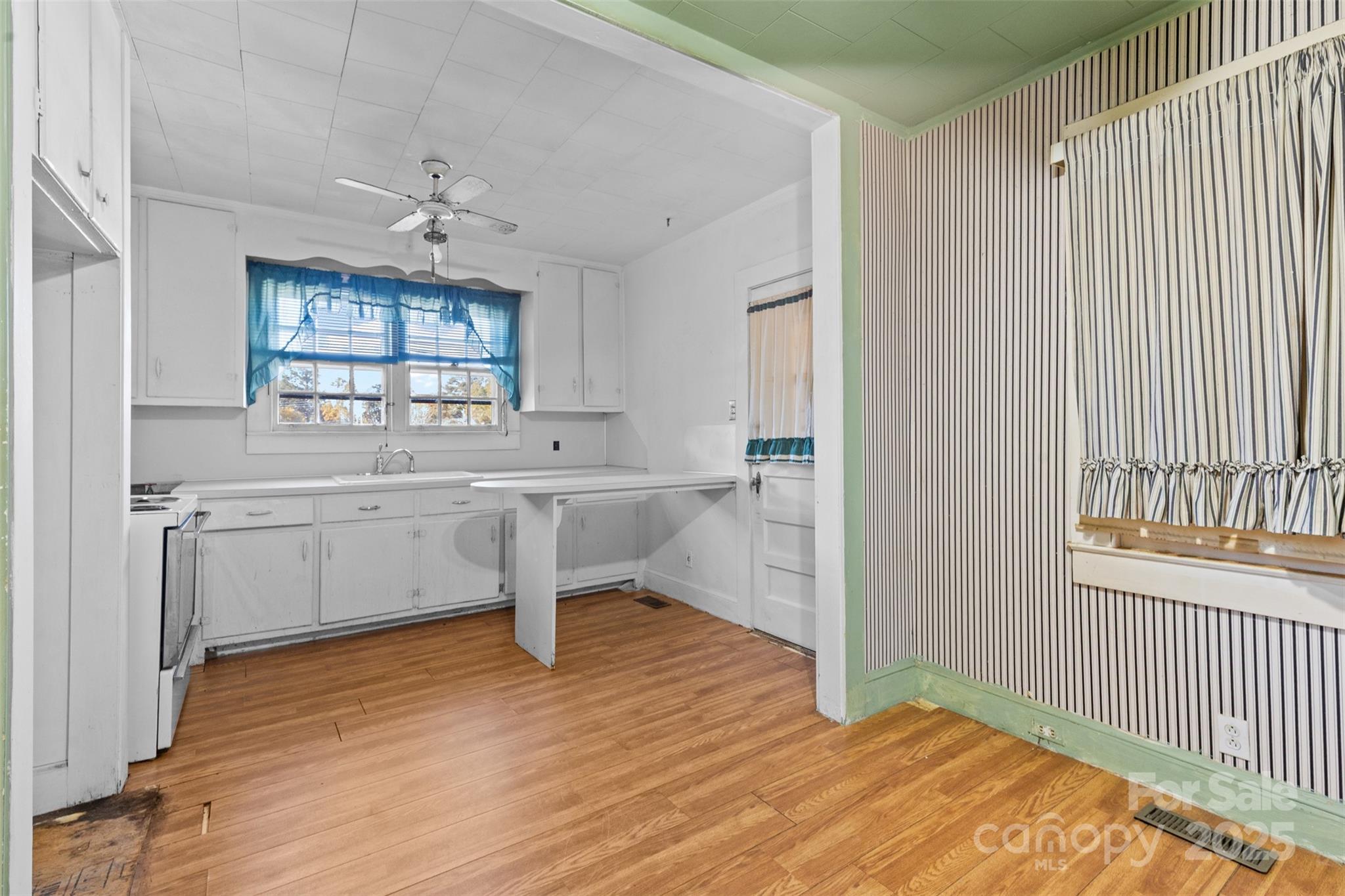 811 South Cherry Road Rock Hill, SC 29730 - Photo 4 of 22 a kitchen with stainless steel appliances a sink cabinets and wooden floor