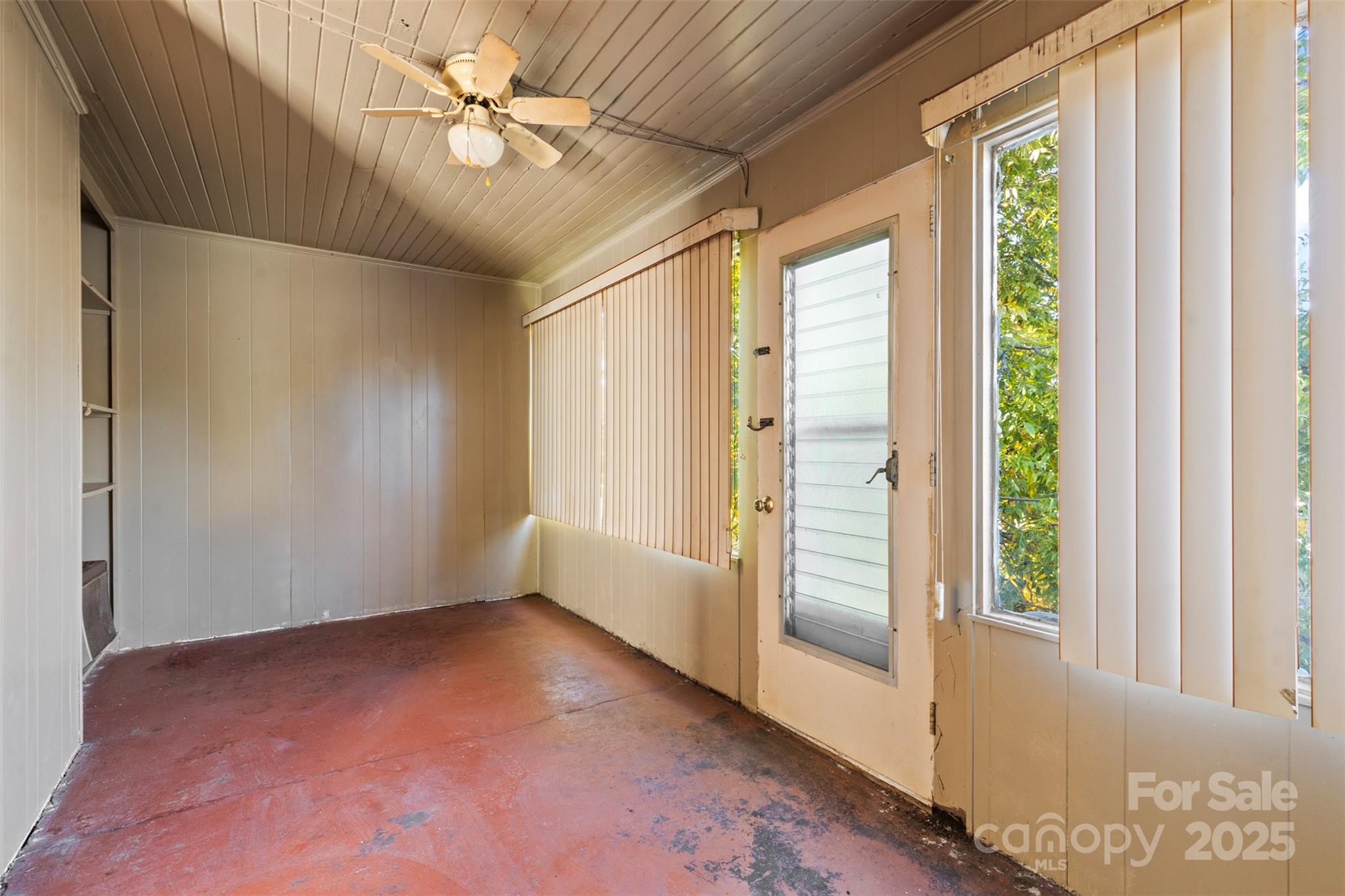 811 South Cherry Road Rock Hill, SC 29730 - Photo 10 of 22 a view of an empty room with a window