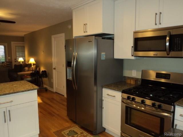 421 Taylor Avenue Rochester, MI 48307 - Photo 8 of 19 8a.JPG