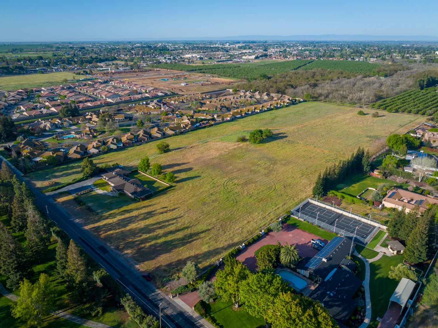 624 North Stearns Road Oakdale, CA 95361 - Photo 2 of 14 a view of a city and an ocean