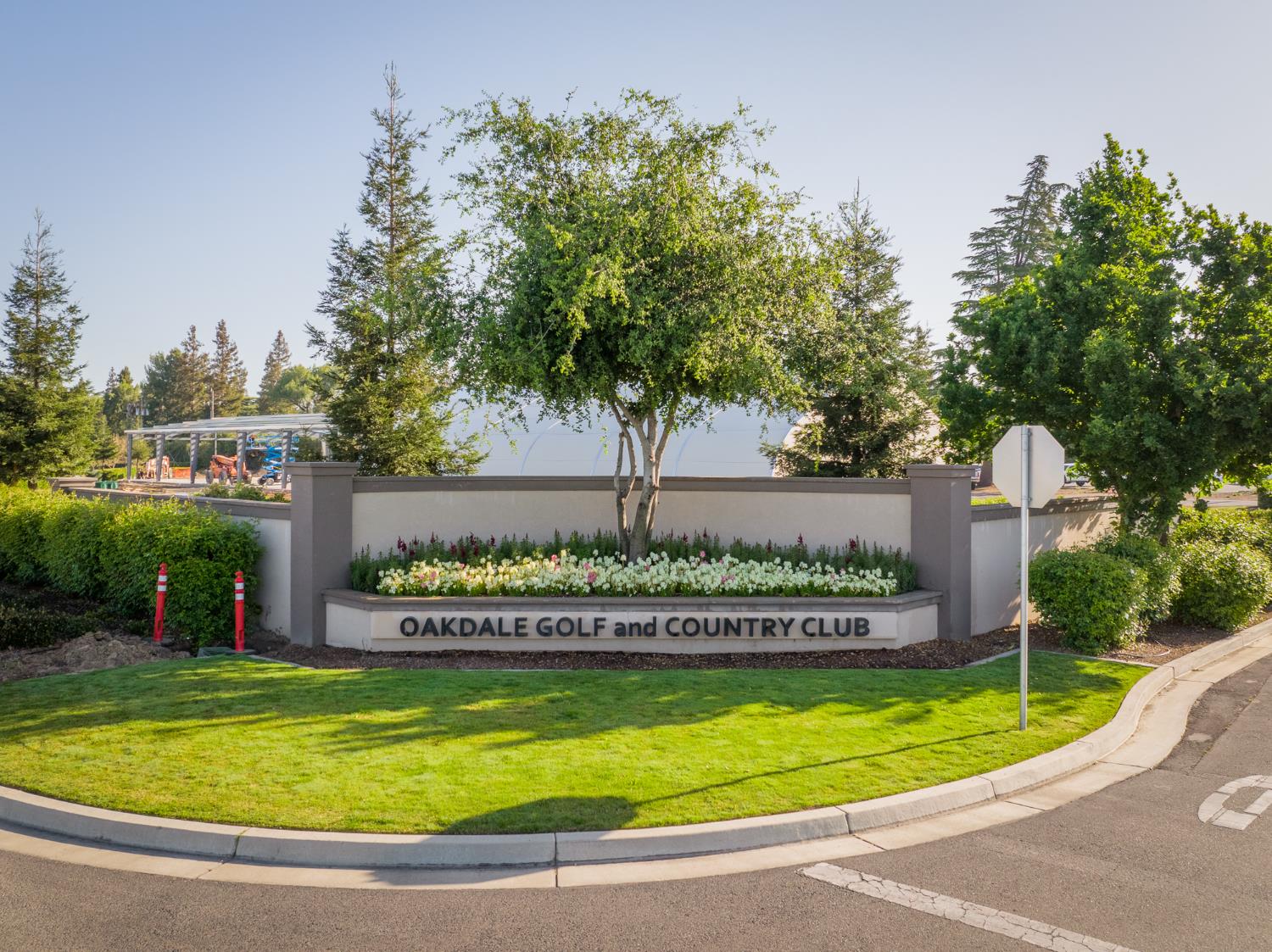 624 North Stearns Road Oakdale, CA 95361 - Photo 10 of 14 a sign on the side of a building