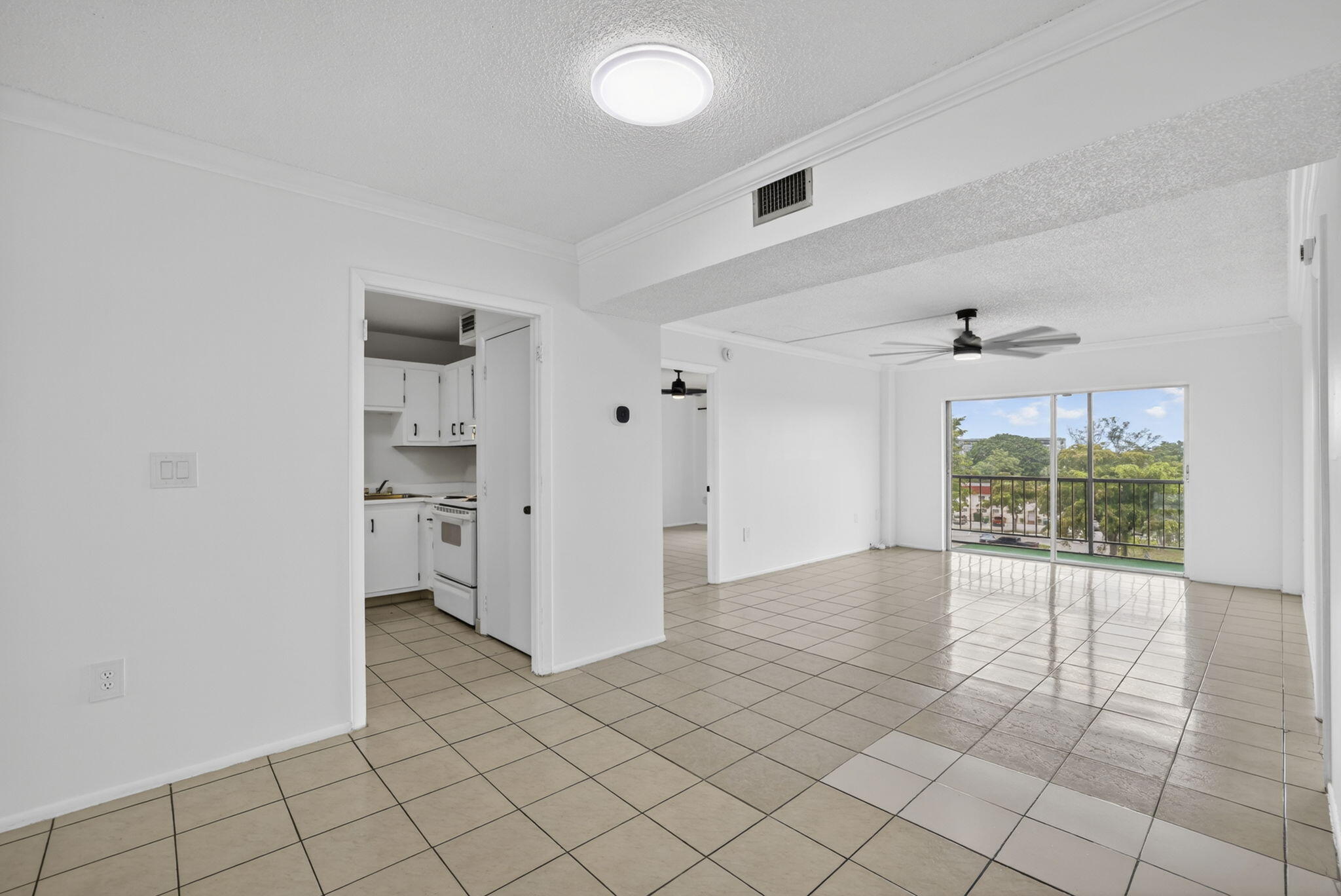 4174 Inverrary Drive, Unit 513 Lauderhill, FL 33319 - Photo 5 of 36 3-web-or-mls-8I8A1932
