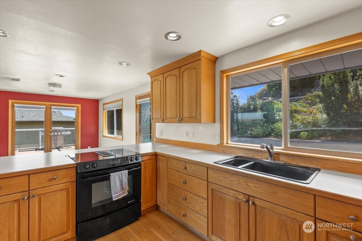 120 Echo Glen Place Yakima, WA 98908 - Photo 14 of 40 a kitchen that has a sink and a stove
