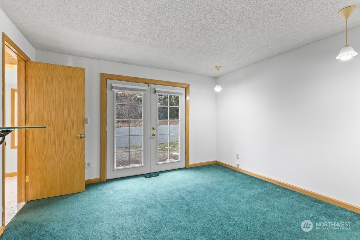 120 Echo Glen Place Yakima, WA 98908 - Photo 21 of 40 an empty room with windows