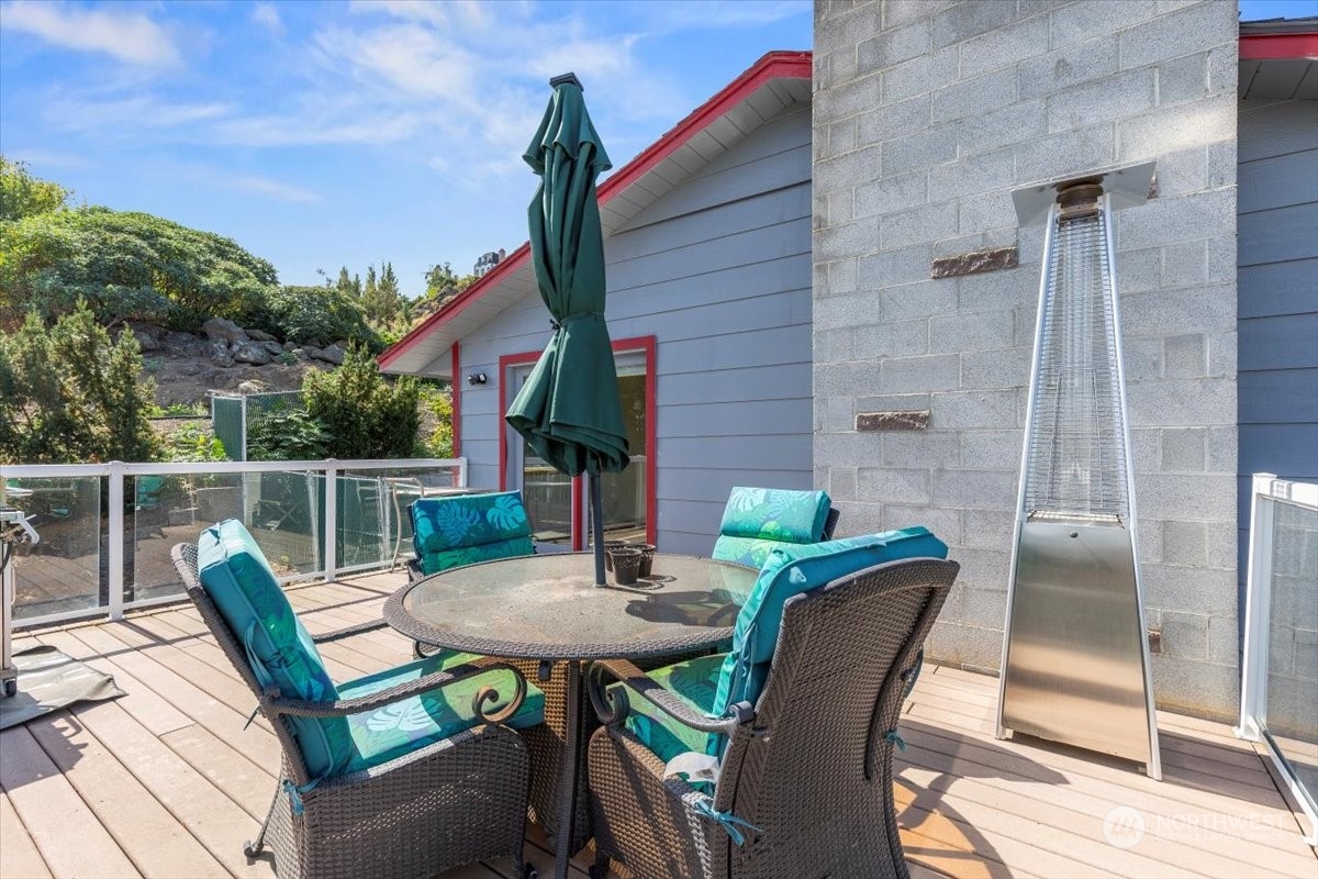 120 Echo Glen Place Yakima, WA 98908 - Photo 5 of 40 a view of a outdoor seating area with furniture