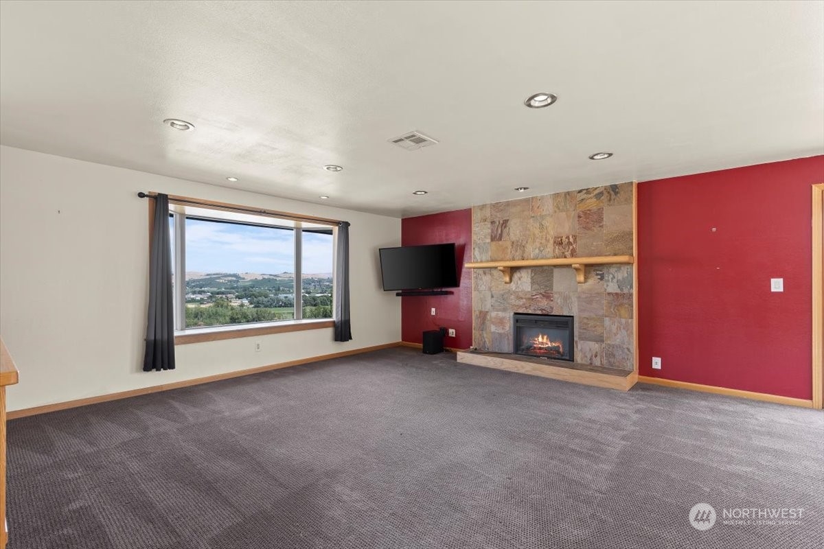 120 Echo Glen Place Yakima, WA 98908 - Photo 8 of 40 a view of a livingroom with a fireplace and a fireplace