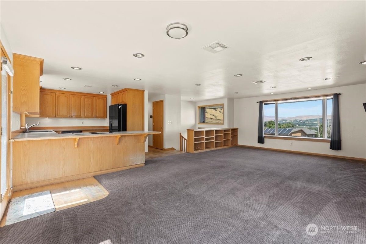 120 Echo Glen Place Yakima, WA 98908 - Photo 10 of 40 a view of kitchen with furniture and refrigerator