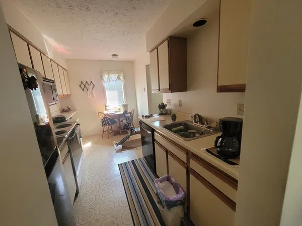 $405,000 | 5 Steeplechase Court, Unit 5, Haverhill, MA 01832