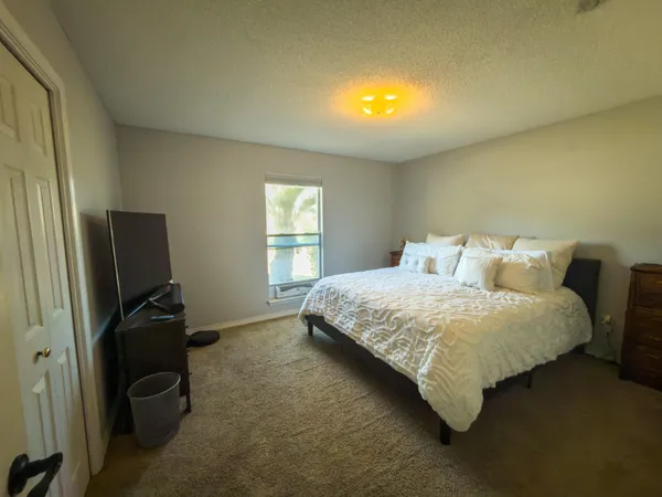 $2,200 | 2381 Hilton Drive, Navarre, FL 32566