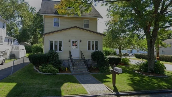 $1,043,999 | 10 Bartlett Avenue, Lexington, MA 02420
