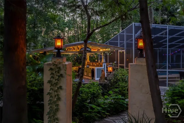 $995,000 | 6 Cedar View Court, Savannah, GA 31410