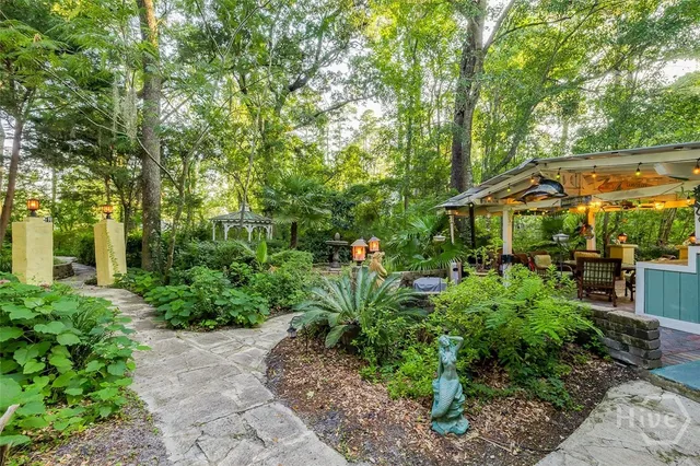 $995,000 | 6 Cedar View Court, Savannah, GA 31410