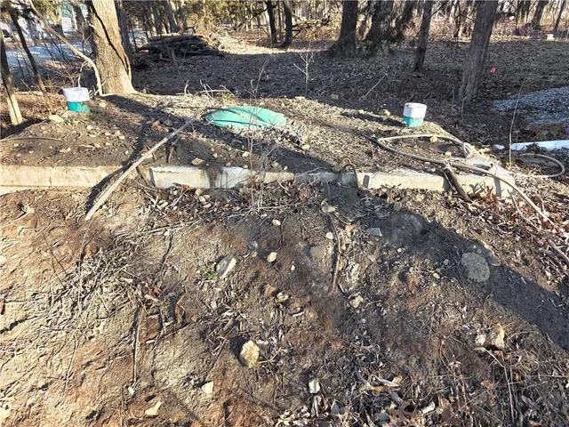 $41,500 | 385 East Sugar Lake Drive, Mound City, KS 66056