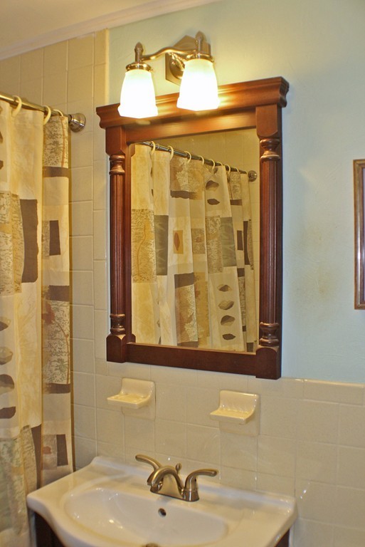 96 Switzer Avenue Springfield, MA 01109 - Photo 11 of 23 Gallery Image 11