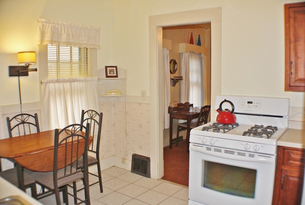 96 Switzer Avenue Springfield, MA 01109 - Photo 3 of 23 Gallery Image 3