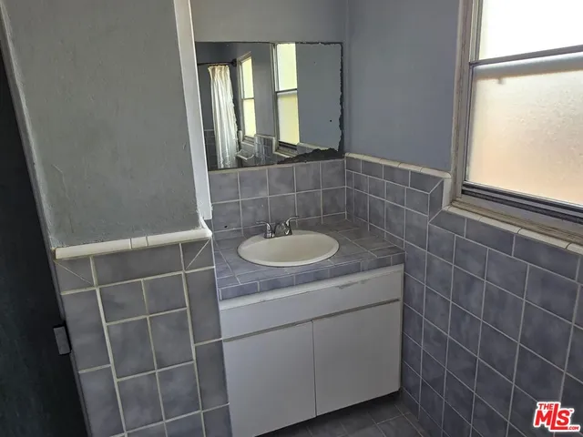 $1,749,000 | 143 South Highland Avenue, Los Angeles, CA 90036