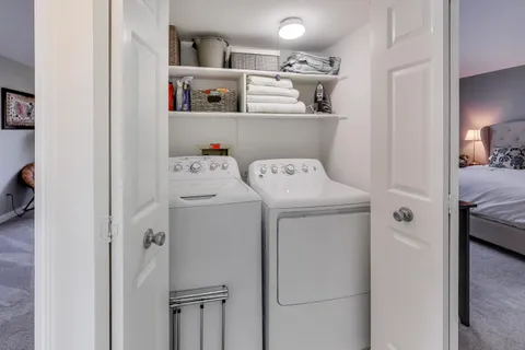 $375,000 | 83 Thornhill Lane, Unit B, Lake Barrington, IL 60010