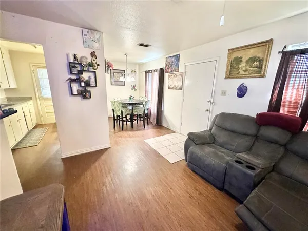$1,600 | 915 North 7th Street, Sanger, TX 76266