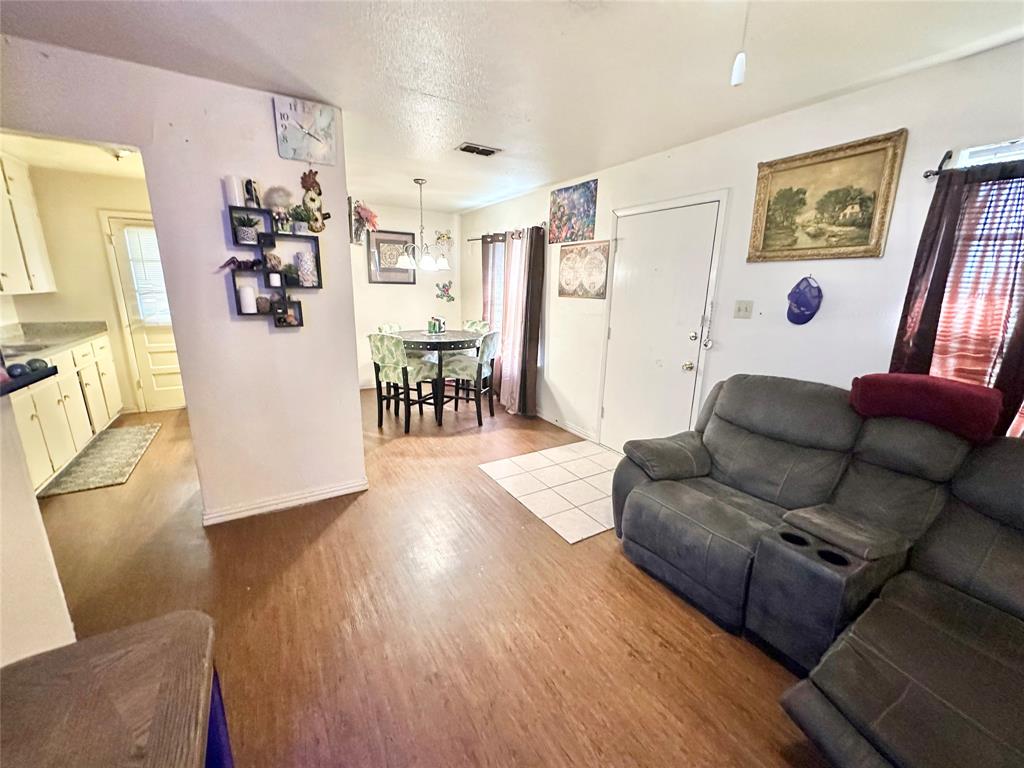 915 North 7th Street Sanger, TX 76266 - Photo 3 of 14