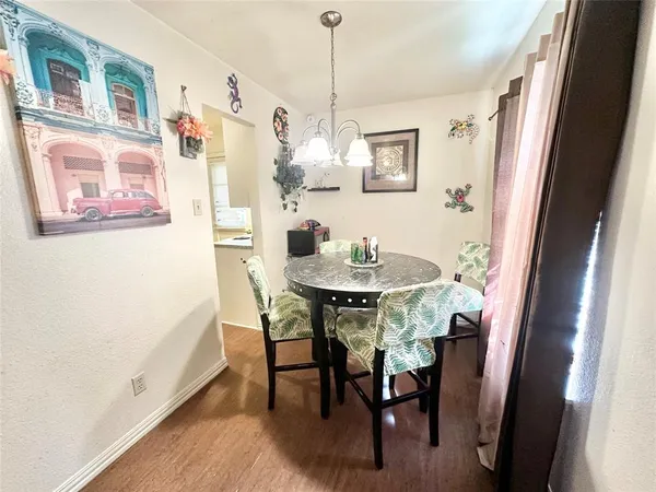 $1,600 | 915 North 7th Street, Sanger, TX 76266