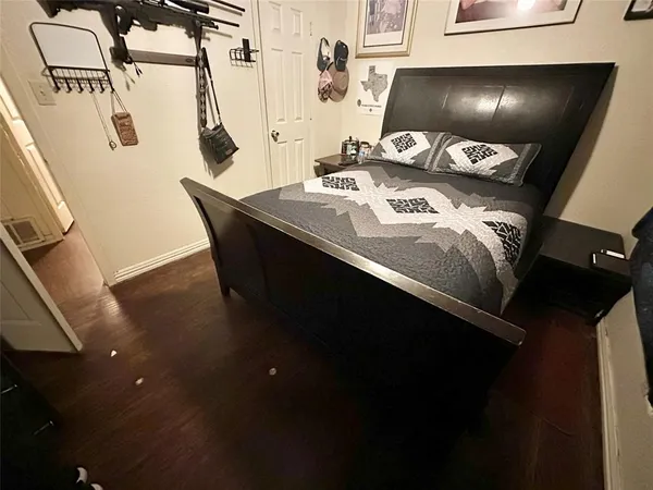 $1,600 | 915 North 7th Street, Sanger, TX 76266