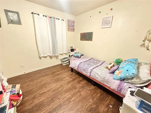 $1,600 | 915 North 7th Street, Sanger, TX 76266