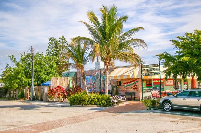 $1,995 | 3835 Almeria Avenue, Unit C1, Sarasota, FL 34239