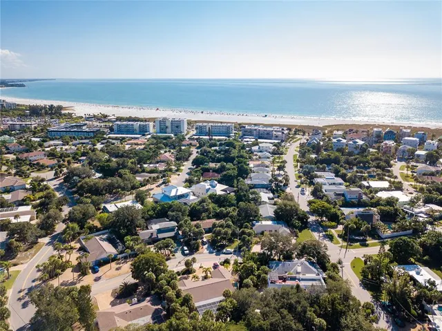 $1,995 | 3835 Almeria Avenue, Unit C1, Sarasota, FL 34239